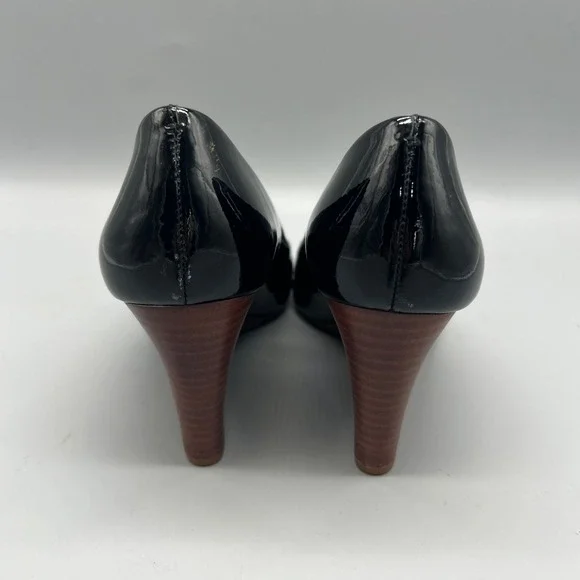 Tory Burch Black Patent Leather Peep Toe Wedge Pumps Logo Medallion 7.5M 5930L - Picture 5 of 10